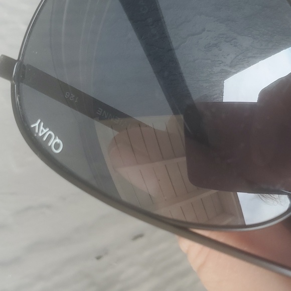 QUAY Australia Vivienne Sunglasses. - Picture 9 of 14